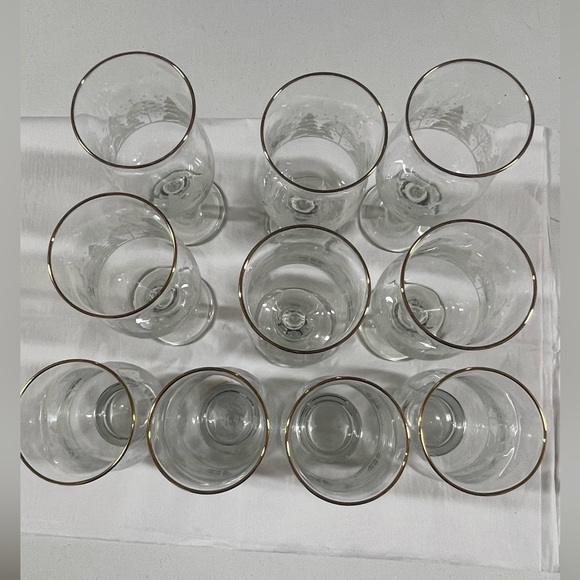 Libbey Elegant Clear Glass Tumblers with Gold Rim - Picture 4 of 4